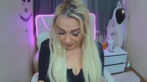 Snapshot of katrinacharm chatting on 10-11-25, 12:15 katrinacharm online show from 10-11-25, 12:15