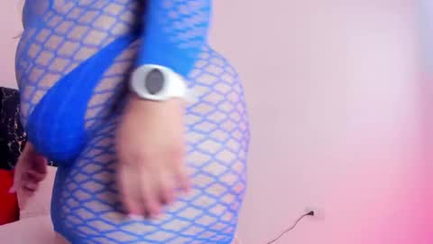 Katte online show from 04-22-26, 01:23