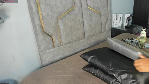 Katerine online show from 01-14-25, 04:04