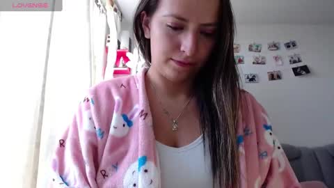 Snapshot of kattie_love chatting on 01-16-25, 08:25 kattie online show from 01-16-25, 08:25