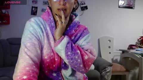 Snapshot of kattie_love chatting on 01-30-25, 03:55 kattie online show from 01-30-25, 03:55