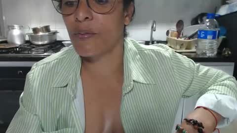 Snapshot of kattleyagray chatting on 12-18-25, 07:31 KattleyaGrey online show from 12-18-25, 07:31