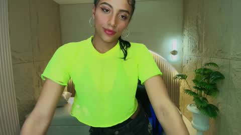 Snapshot of katty_berry_r chatting on 09-12-25, 08:31 Katty online show from 09-12-25, 08:31