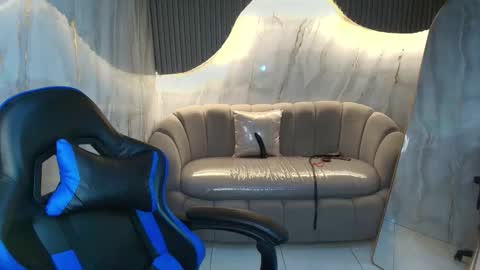 Snapshot of katty_berry_r chatting on 10-23-25, 08:18 Katty online show from 10-23-25, 08:18