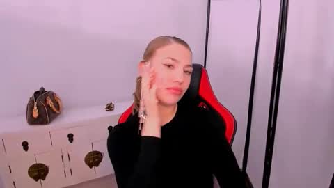 Snapshot of kattyxlovely chatting on 03-12-26, 04:35 KattyXLovely online show from 03-12-26, 04:35