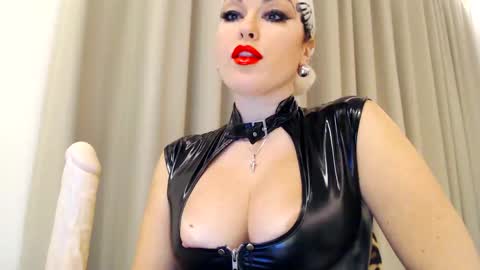 Snapshot of katushax chatting on 12-18-24, 10:13 KatuhaX online show from 12-18-24, 10:13