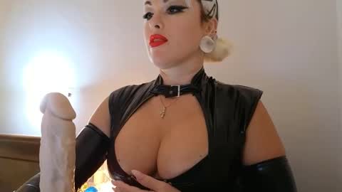 Snapshot of katushax chatting on 10-10-25, 09:47 KatuhaX online show from 10-10-25, 09:47