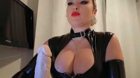 Snapshot of katushax chatting on 10-17-25, 10:45 KatuhaX online show from 10-17-25, 10:45