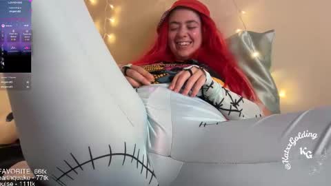 Snapshot of katxxgolding chatting on 10-31-25, 06:58 Princesse Kat online show from 10-31-25, 06:58