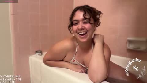 Snapshot of katxxgolding chatting on 11-08-25, 07:08 Princesse Kat online show from 11-08-25, 07:08