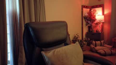 Snapshot of katy_mmm chatting on 10-03-25, 09:45 Katy online show from 10-03-25, 09:45