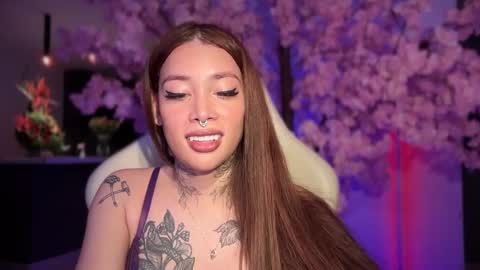 Snapshot of katy_monrroy chatting on 02-18-25, 02:27 Emily online show from 02-18-25, 02:27