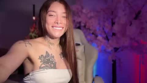 Snapshot of katy_monrroy chatting on 02-20-25, 02:29 Emily online show from 02-20-25, 02:29