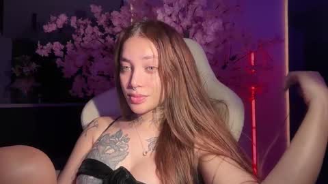 Snapshot of katy_monrroy chatting on 02-27-25, 02:21 Emily online show from 02-27-25, 02:21