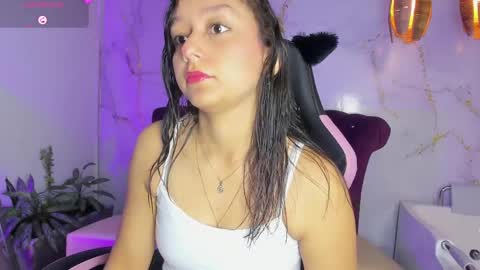 Snapshot of katy_sweet19 chatting on 05-08-26, 10:53 Katy online show from 05-08-26, 10:53
