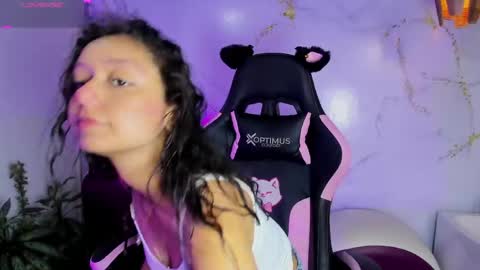 Snapshot of katy_sweet19 chatting on 05-22-26, 10:43 Katy online show from 05-22-26, 10:43
