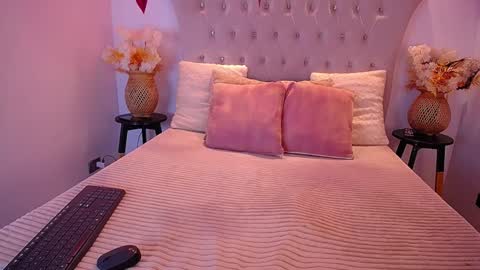 Snapshot of katy_van chatting on 02-08-25, 04:47 Katy Van online show from 02-08-25, 04:47