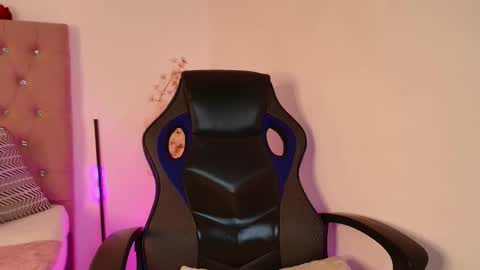 Snapshot of katy_van chatting on 02-27-25, 08:50 Katy Van online show from 02-27-25, 08:50