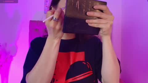 Snapshot of katy_van chatting on 09-19-25, 04:14 Katy Van online show from 09-19-25, 04:14