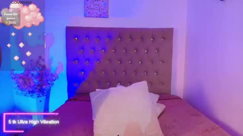 Snapshot of katy_van chatting on 09-22-25, 06:04 Katy Van online show from 09-22-25, 06:04