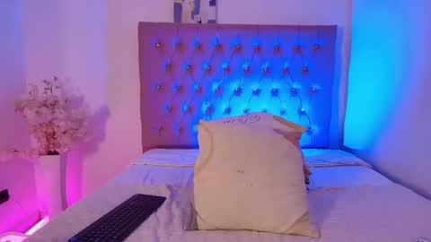 Snapshot of katy_van chatting on 09-27-25, 05:34 Katy Van online show from 09-27-25, 05:34