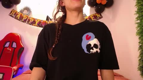 Snapshot of katy_van chatting on 10-11-25, 08:29 Katy Van online show from 10-11-25, 08:29