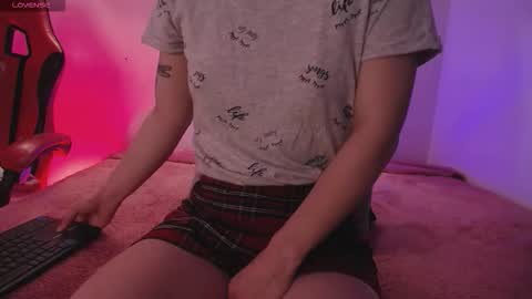 Snapshot of katy_van chatting on 10-12-25, 08:41 Katy Van online show from 10-12-25, 08:41