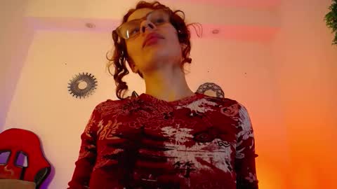 Snapshot of katy_van chatting on 11-21-25, 09:02 Katy Van online show from 11-21-25, 09:02