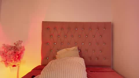 Snapshot of katy_van chatting on 11-24-25, 08:47 Katy Van online show from 11-24-25, 08:47