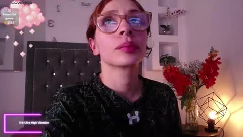 Snapshot of katy_van chatting on 12-14-25, 09:03 Katy Van online show from 12-14-25, 09:03