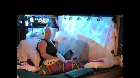 Snapshot of katycouple69 chatting on 03-01-26, 05:53 katycouple69 online show from 03-01-26, 05:53