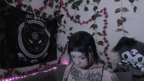 Mia online show from 09-23-25, 07:00