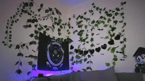 Snapshot of kawai_kittypussy chatting on 05-11-26, 07:47 Mia online show from 05-11-26, 07:47