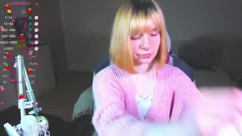 Snapshot of kawaii_power_uwu chatting on 01-10-25, 12:26 Kira-chan  online show from 01-10-25, 12:26