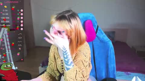 Snapshot of kawaii_power_uwu chatting on 01-19-25, 11:12 Kira-chan  online show from 01-19-25, 11:12