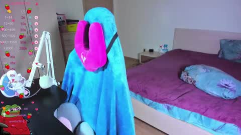 Snapshot of kawaii_power_uwu chatting on 01-19-25, 02:17 Kira-chan  online show from 01-19-25, 02:17