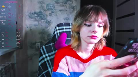 Snapshot of kawaii_power_uwu chatting on 10-28-25, 11:25 Kira-chan  online show from 10-28-25, 11:25