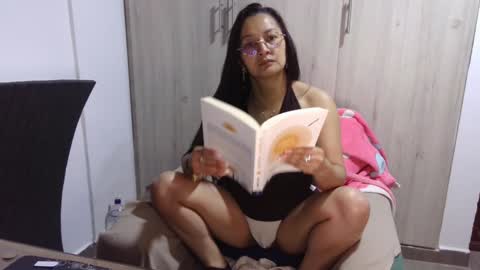 Snapshot of kawit1 chatting on 12-23-24, 10:32 Khawit online show from 12-23-24, 10:32