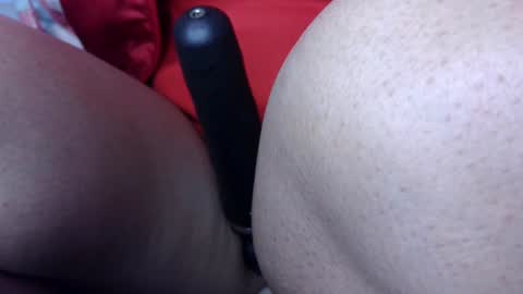 Snapshot of kawit1 chatting on 12-28-24, 02:01 Khawit online show from 12-28-24, 02:01