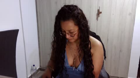 Snapshot of kawit1 chatting on 12-29-24, 07:06 Khawit online show from 12-29-24, 07:06