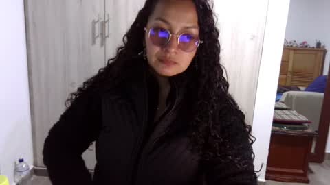 Snapshot of kawit1 chatting on 12-31-24, 01:41 Khawit online show from 12-31-24, 01:41