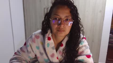 Snapshot of kawit1 chatting on 01-20-25, 06:21 Khawit online show from 01-20-25, 06:21