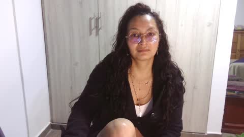 Snapshot of kawit1 chatting on 01-23-25, 11:15 Khawit online show from 01-23-25, 11:15