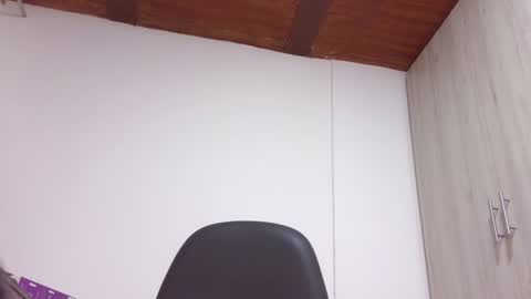 Snapshot of kawit1 chatting on 01-28-25, 05:03 Khawit online show from 01-28-25, 05:03