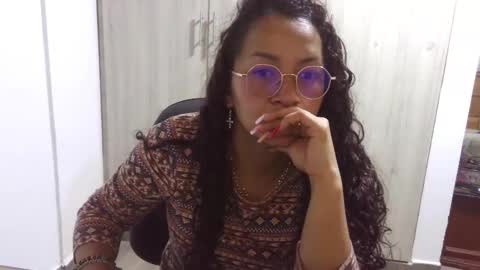 Snapshot of kawit1 chatting on 02-21-25, 01:33 Khawit online show from 02-21-25, 01:33