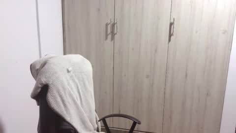 Snapshot of kawit1 chatting on 02-26-25, 03:32 Khawit online show from 02-26-25, 03:32