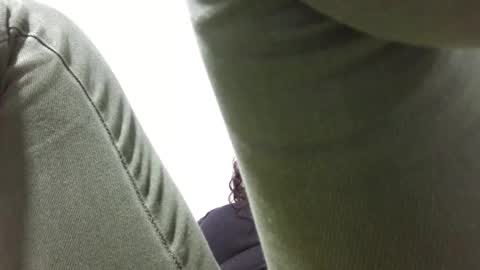 Snapshot of kawit1 chatting on 10-28-25, 02:04 Khawit online show from 10-28-25, 02:04