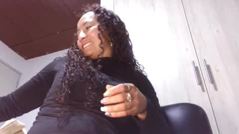 Snapshot of kawit1 chatting on 11-01-25, 03:19 Khawit online show from 11-01-25, 03:19