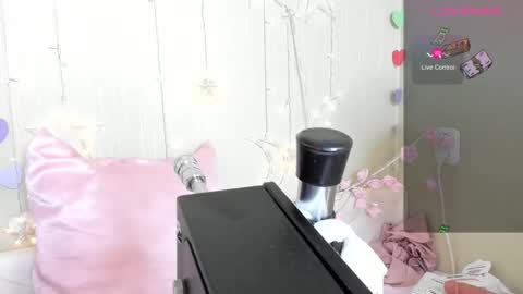 Snapshot of kaya_devis chatting on 09-20-25, 04:35 KAYA online show from 09-20-25, 04:35