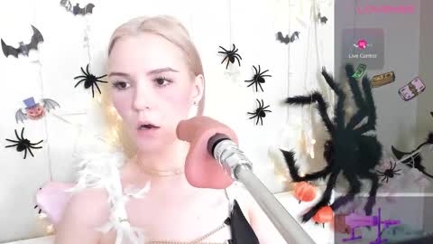 Snapshot of kaya_devis chatting on 10-28-25, 04:27 KAYA online show from 10-28-25, 04:27